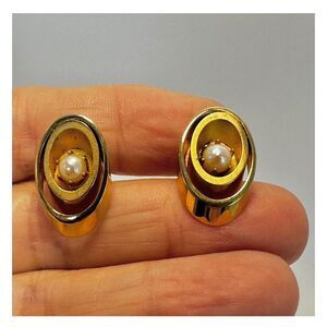 Gold tone vintage pearl cufflinks